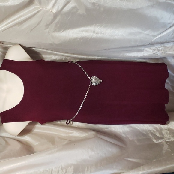 Unbranded Dresses & Skirts - UnBranded.  Acetate & Spandex' Burgundy; Scoop Neckline; Sleeveless. Size 12 ***